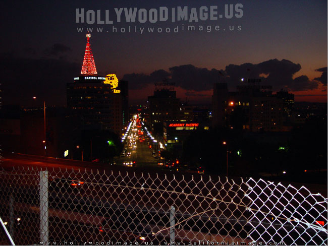 Hollywood_Capitol_Records_Tower_Holidays