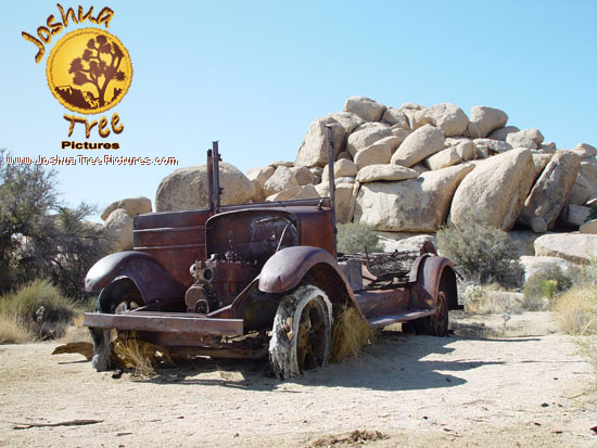 old-rusted-vintage-car